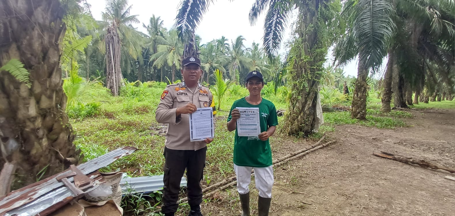 Bhabinkamtibmas Polsek Pelangiran Gencarkan Sosialisasi Maklumat Kapolda Riau,